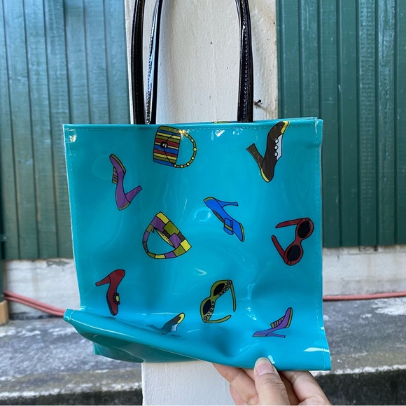 Bloomingdale's Mini Hand Bag With Accessories Design - Picture 2 of 7